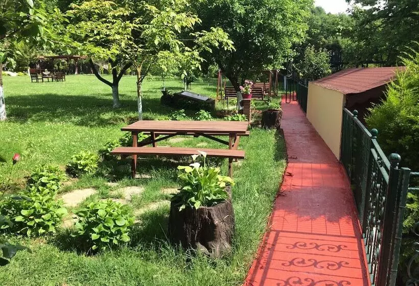 Hotelli Sarikonaklar Garden Village