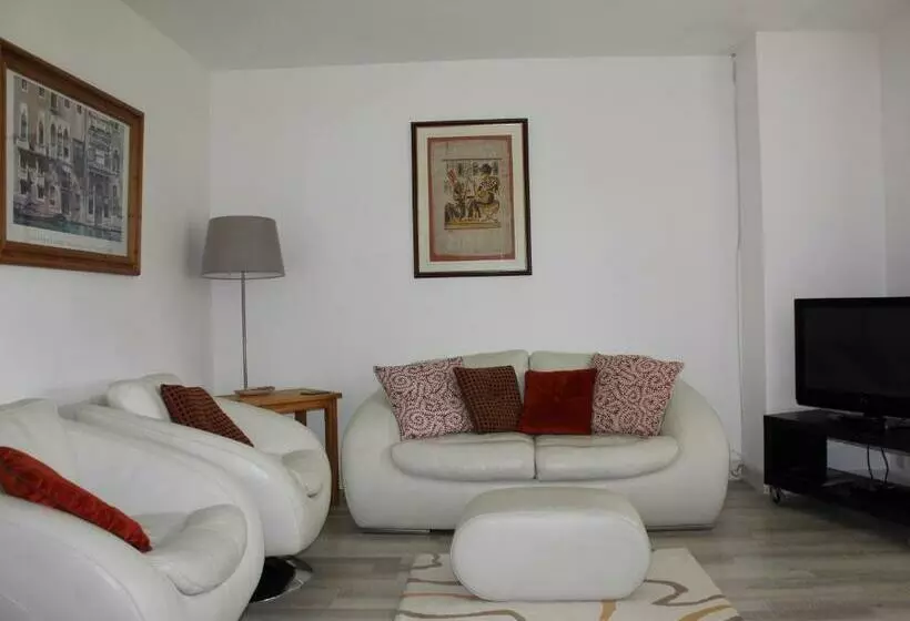 Majatalo Castel Rouge