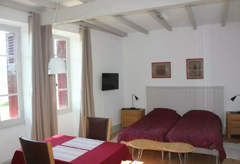 Majatalo Castel Rouge