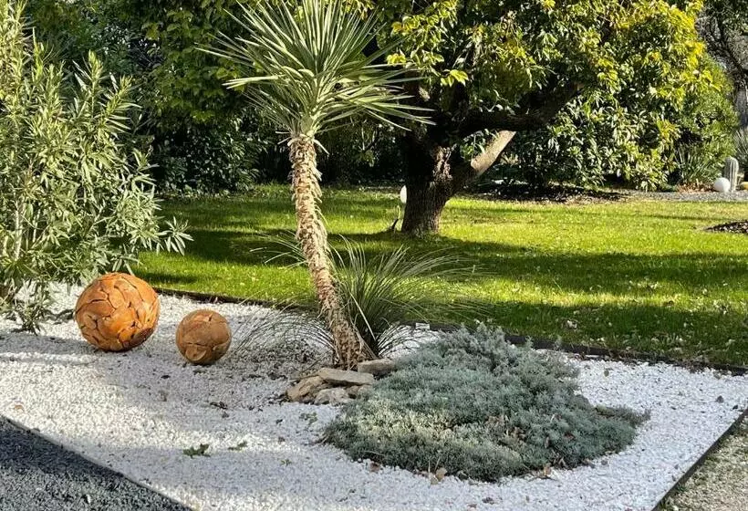 ペンション Le Cherche Midi, Entre Nîmes, Le Pont Du Gard, Uzès, Arles
