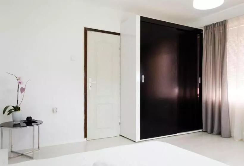 ペンション Guest House Mikra
