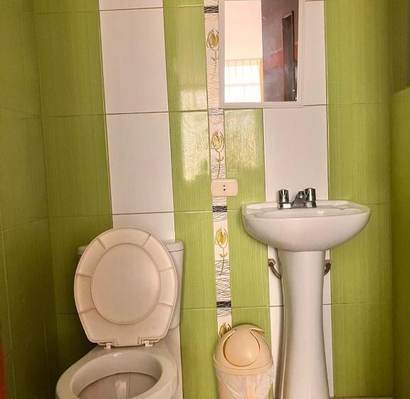 پانسیون Hostal El Rancho