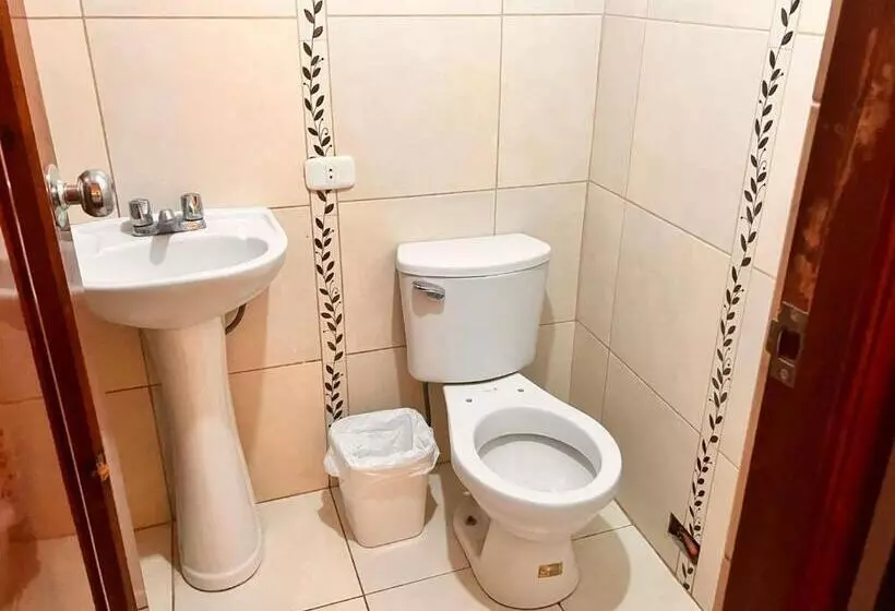 پانسیون Hostal El Rancho