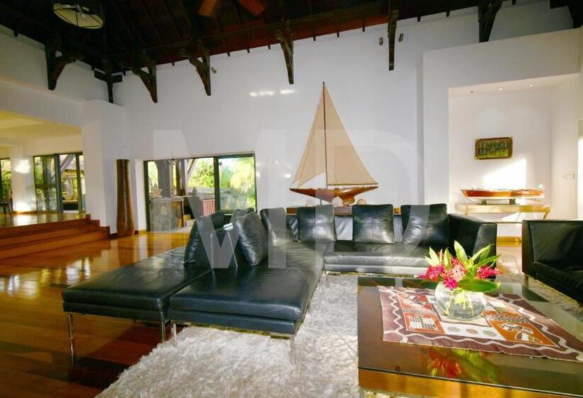 Villa Corallia, Tropical Villa