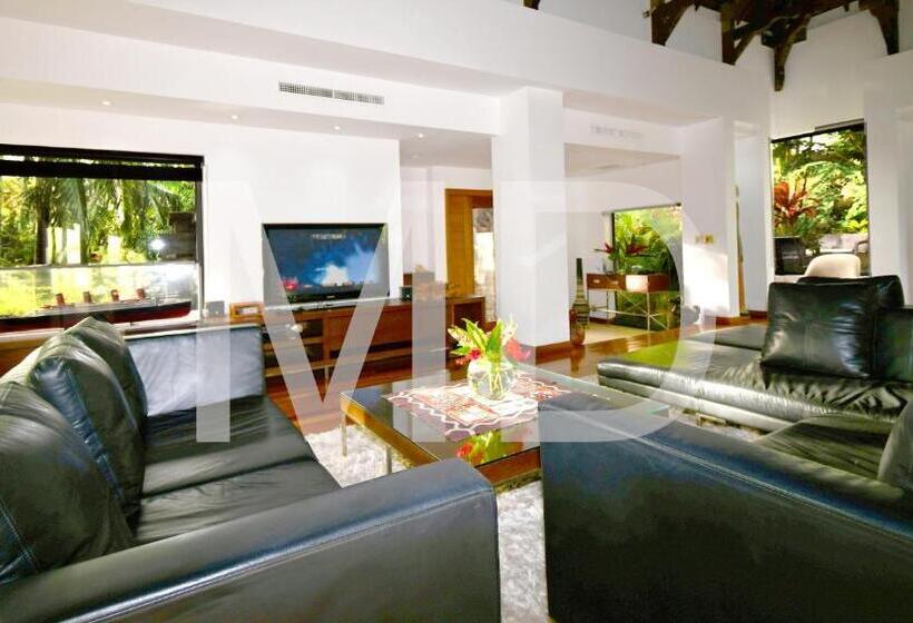 Villa Corallia, Tropical Villa