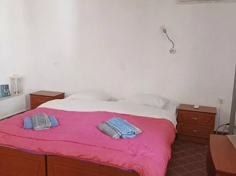 Отель Avra Budget Beach Rooms