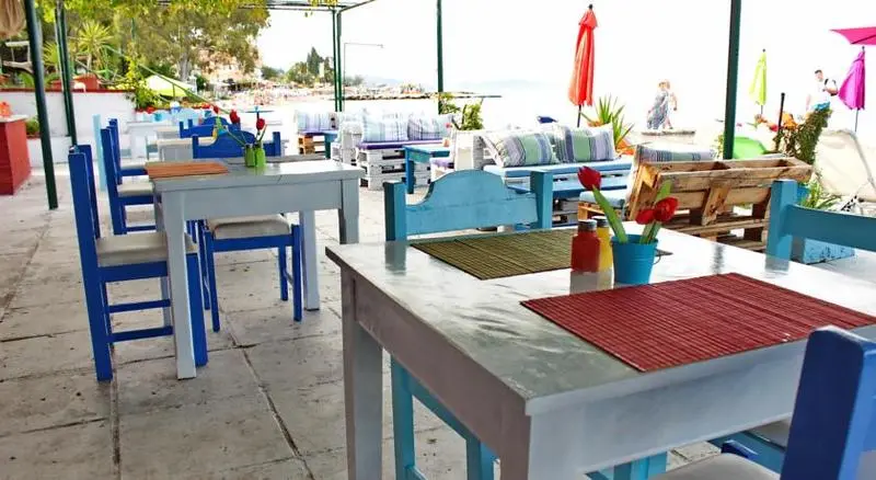 Hotelli Avra Budget Beach Rooms