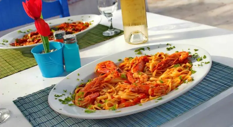 Hotelli Avra Budget Beach Rooms