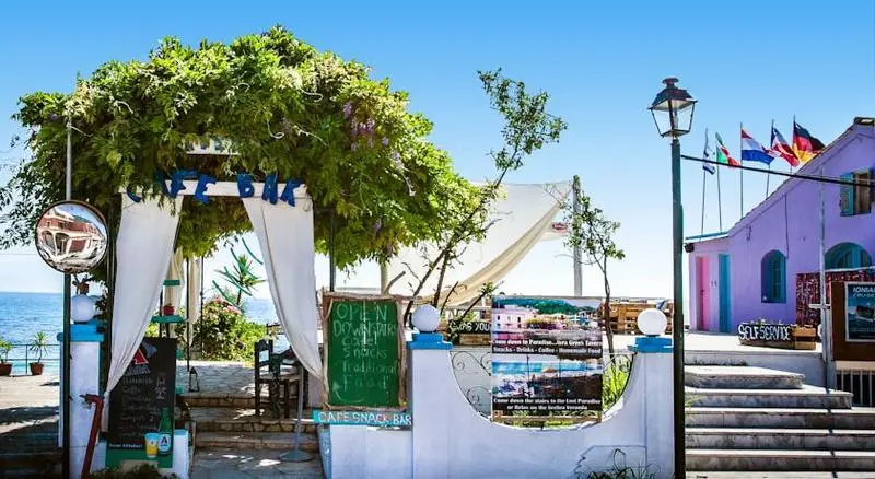 Hotelli Avra Budget Beach Rooms