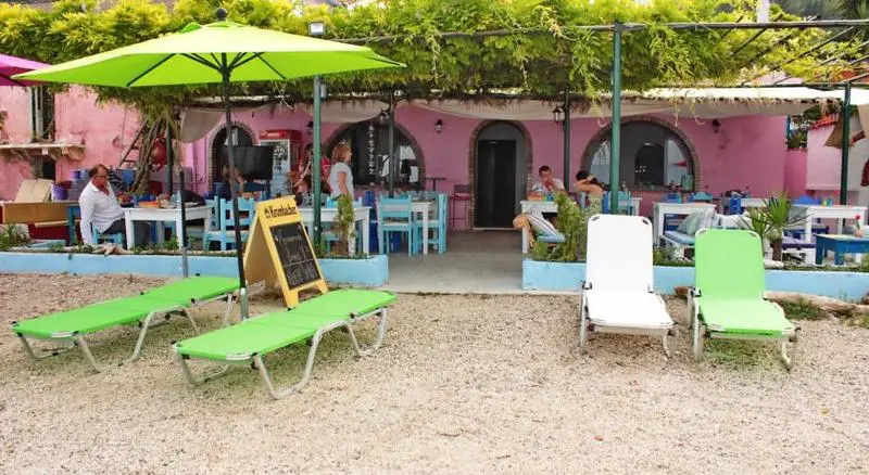 Hotelli Avra Budget Beach Rooms