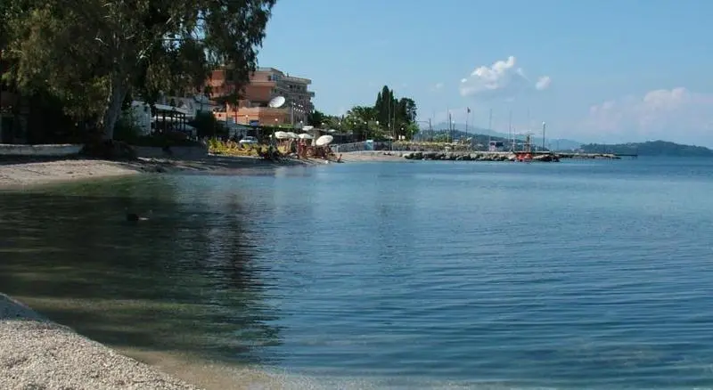 Hotelli Avra Budget Beach Rooms
