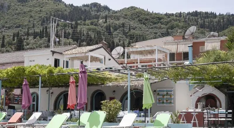 Hotelli Avra Budget Beach Rooms