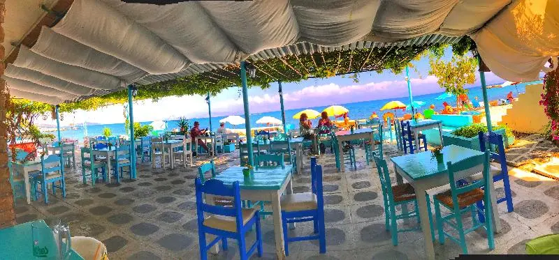 Hotelli Avra Budget Beach Rooms