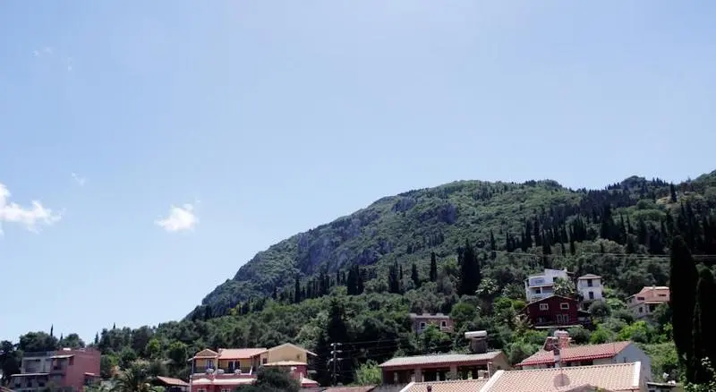 Hotelli Avra Budget Beach Rooms