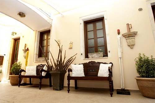 בית מלון כפרי Faros Suites