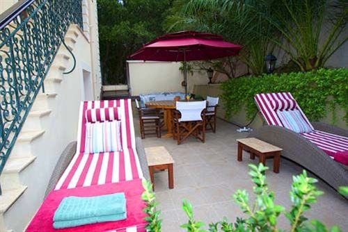 בית מלון כפרי Faros Suites