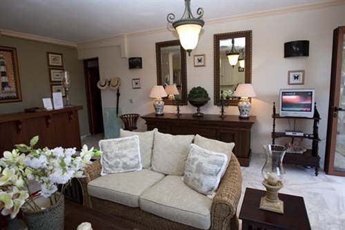 בית מלון כפרי Faros Suites