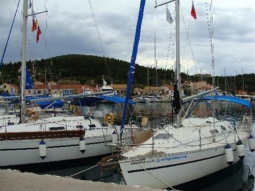 בית מלון כפרי Faros Suites