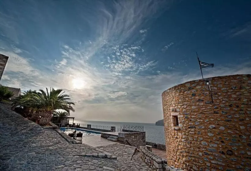 فندق Limeni Village