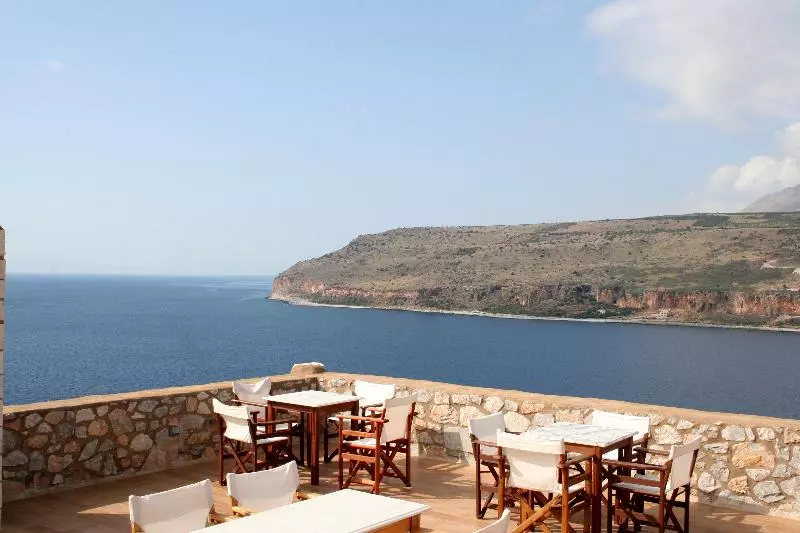 فندق Limeni Village