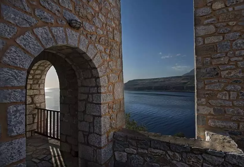 فندق Limeni Village