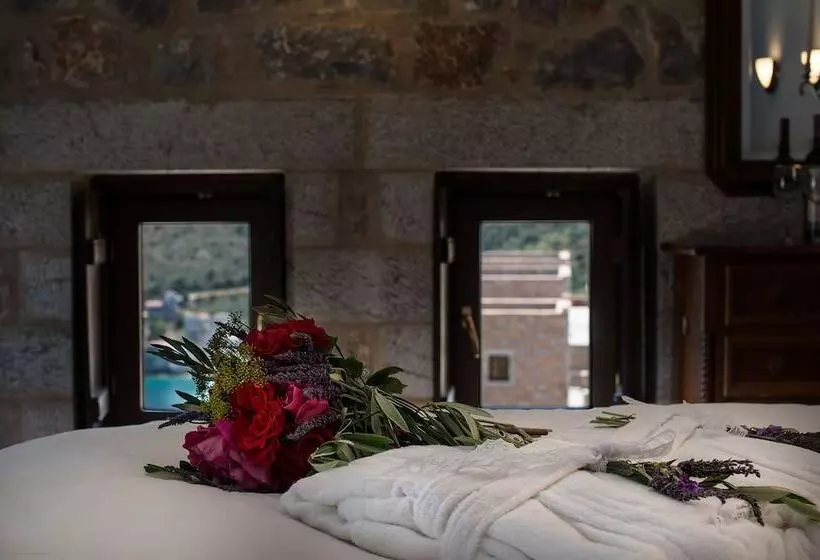 فندق Limeni Village