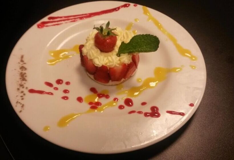 Отель Relais Akena La Brede