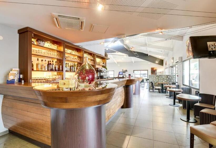 Отель Relais Akena La Brede