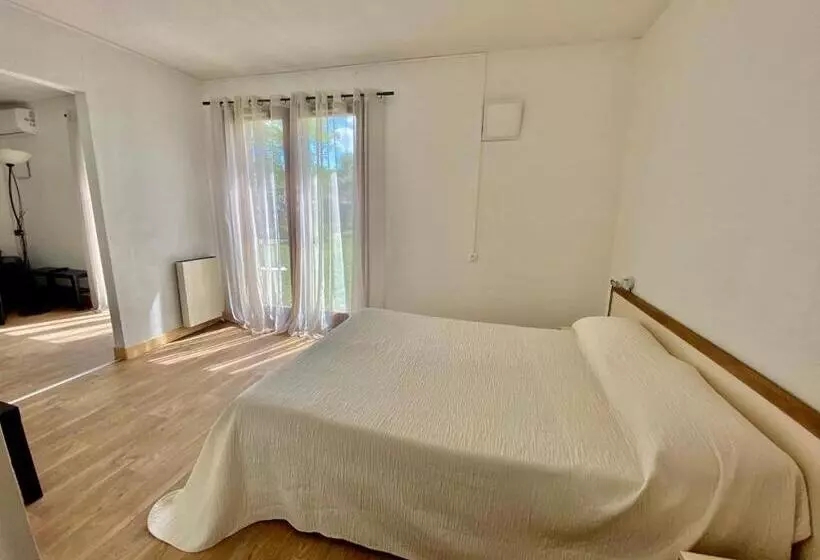 Отель Restaurant De La Paix