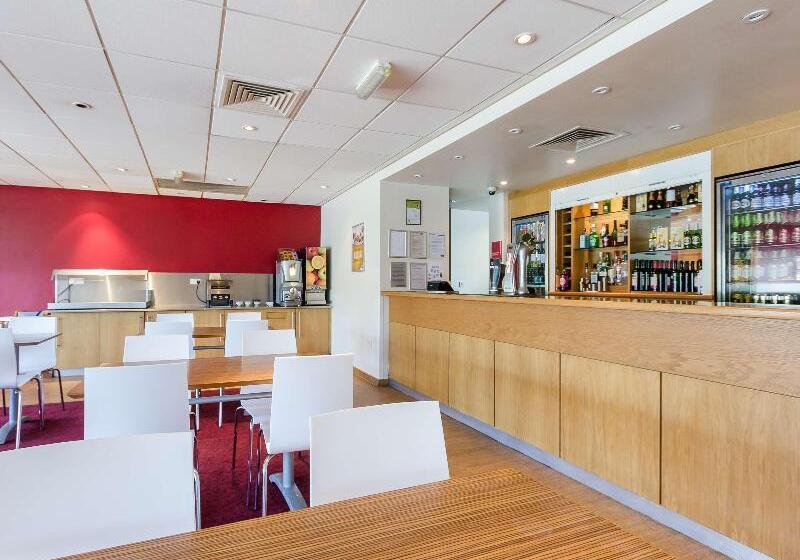 فندق Travelodge Sunbury M3