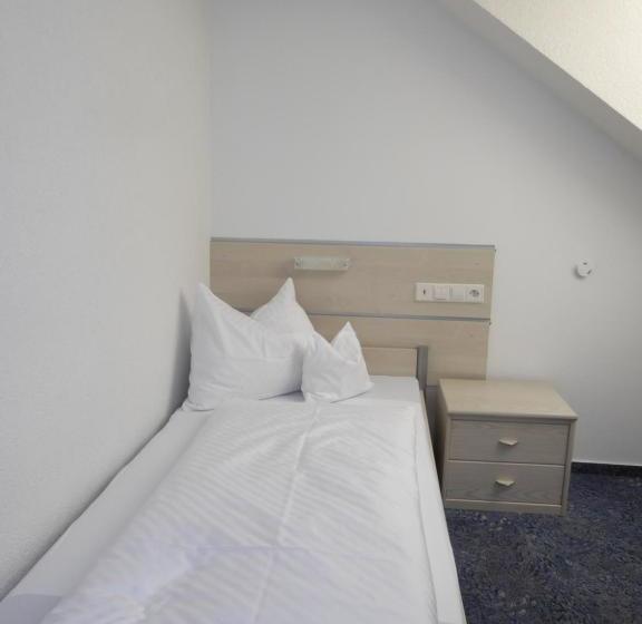 פנסיון Rommentaler Burgstüble