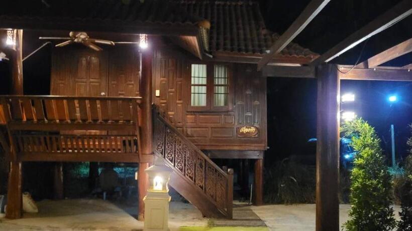 住宿加早餐  Ruenthai Ampawa