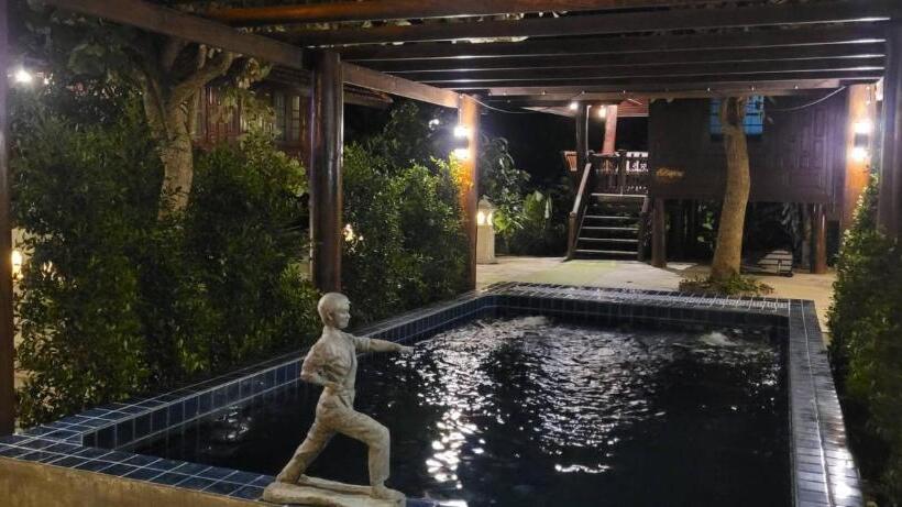 住宿加早餐  Ruenthai Ampawa