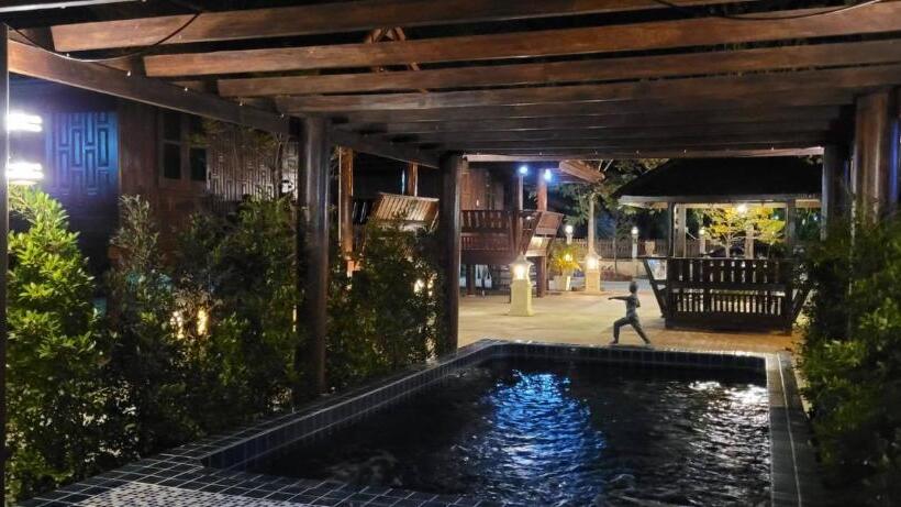 住宿加早餐  Ruenthai Ampawa