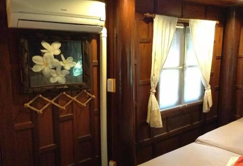 ベッドアンドブレックファースト Ruenthai Ampawa