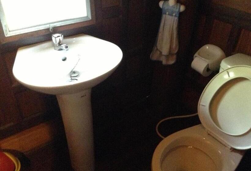 住宿加早餐  Ruenthai Ampawa