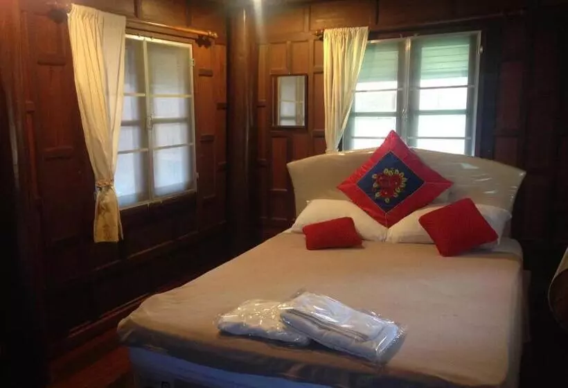 ベッドアンドブレックファースト Ruenthai Ampawa