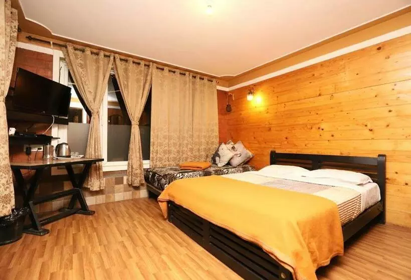 De Rock Jungle Living Resort