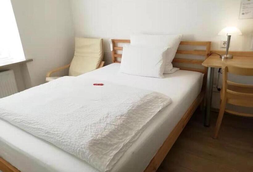 בית מלון כפרי Hanseatic Garni