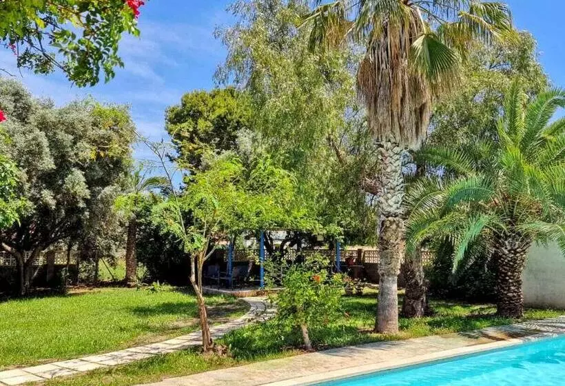 House With Exclusive Pool And Garden 7 Min Walk From The Beach And The Center
