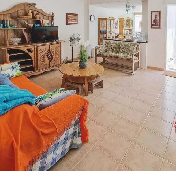 House With Exclusive Pool And Garden 7 Min Walk From The Beach And The Center