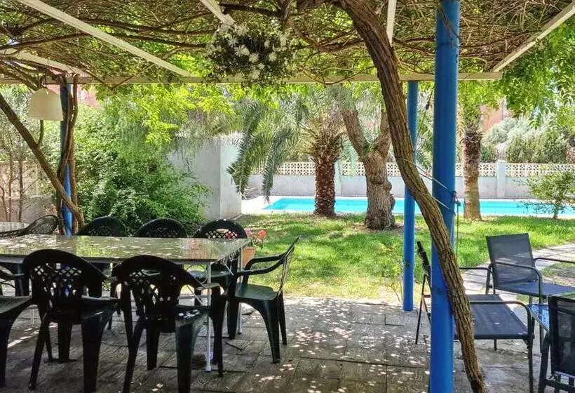 House With Exclusive Pool And Garden 7 Min Walk From The Beach And The Center