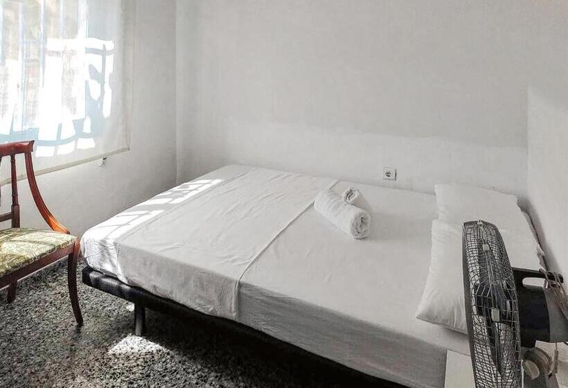 House With Exclusive Pool And Garden 7 Min Walk From The Beach And The Center