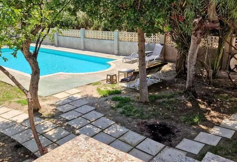 House With Exclusive Pool And Garden 7 Min Walk From The Beach And The Center