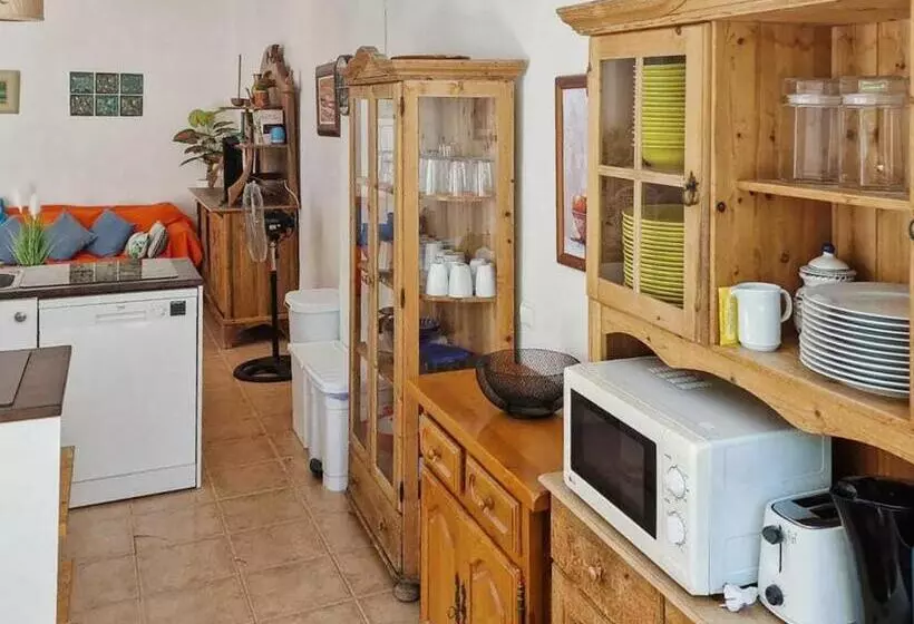 House With Exclusive Pool And Garden 7 Min Walk From The Beach And The Center