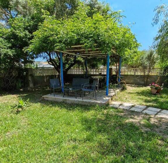 House With Exclusive Pool And Garden 7 Min Walk From The Beach And The Center