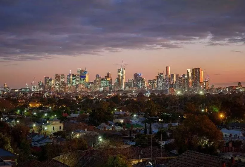 Staycentral   Northcote Townhouse With Study