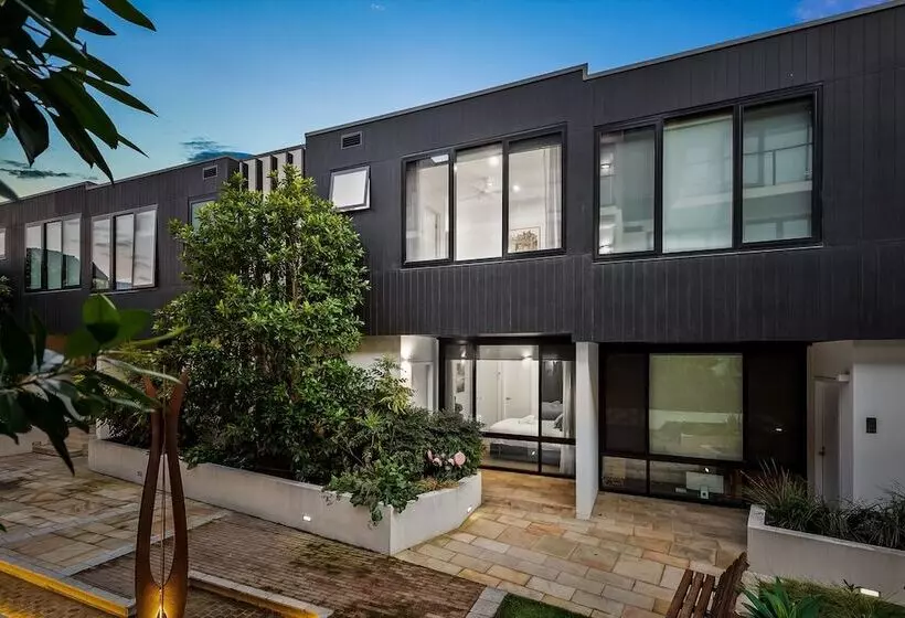 Staycentral   Northcote Townhouse With Study