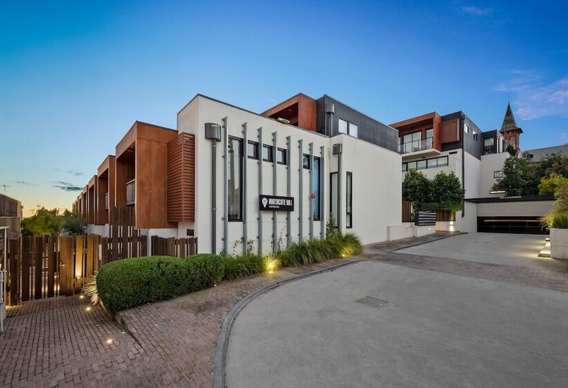 Staycentral Northcote Townhouse With Study