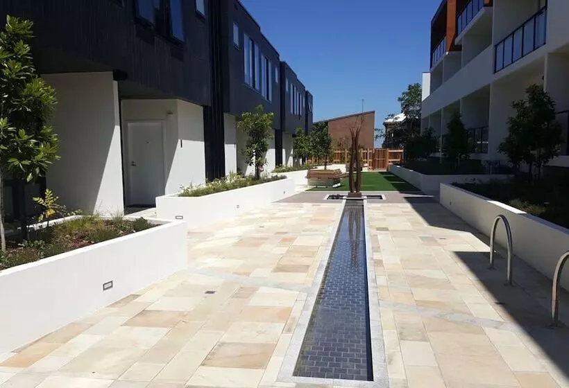 Staycentral   Northcote Townhouse With Study